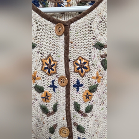 Vintage Fiberwork HandEmbroidered Floral Cream Open Button Cardigan Sweater Sz M - Picture 8 of 10